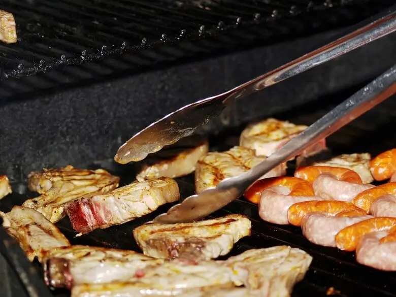 Pinza y espátula para barbacoa
